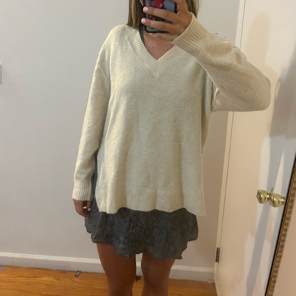 Aritzia v neck cream sweater